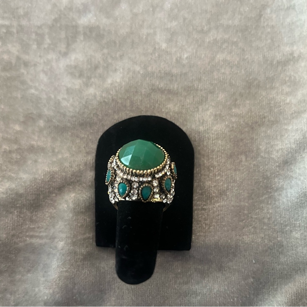 Green Onyx Look Statement Cocktail Ring Gold Tone Boho Glam - Picture 6 of 15